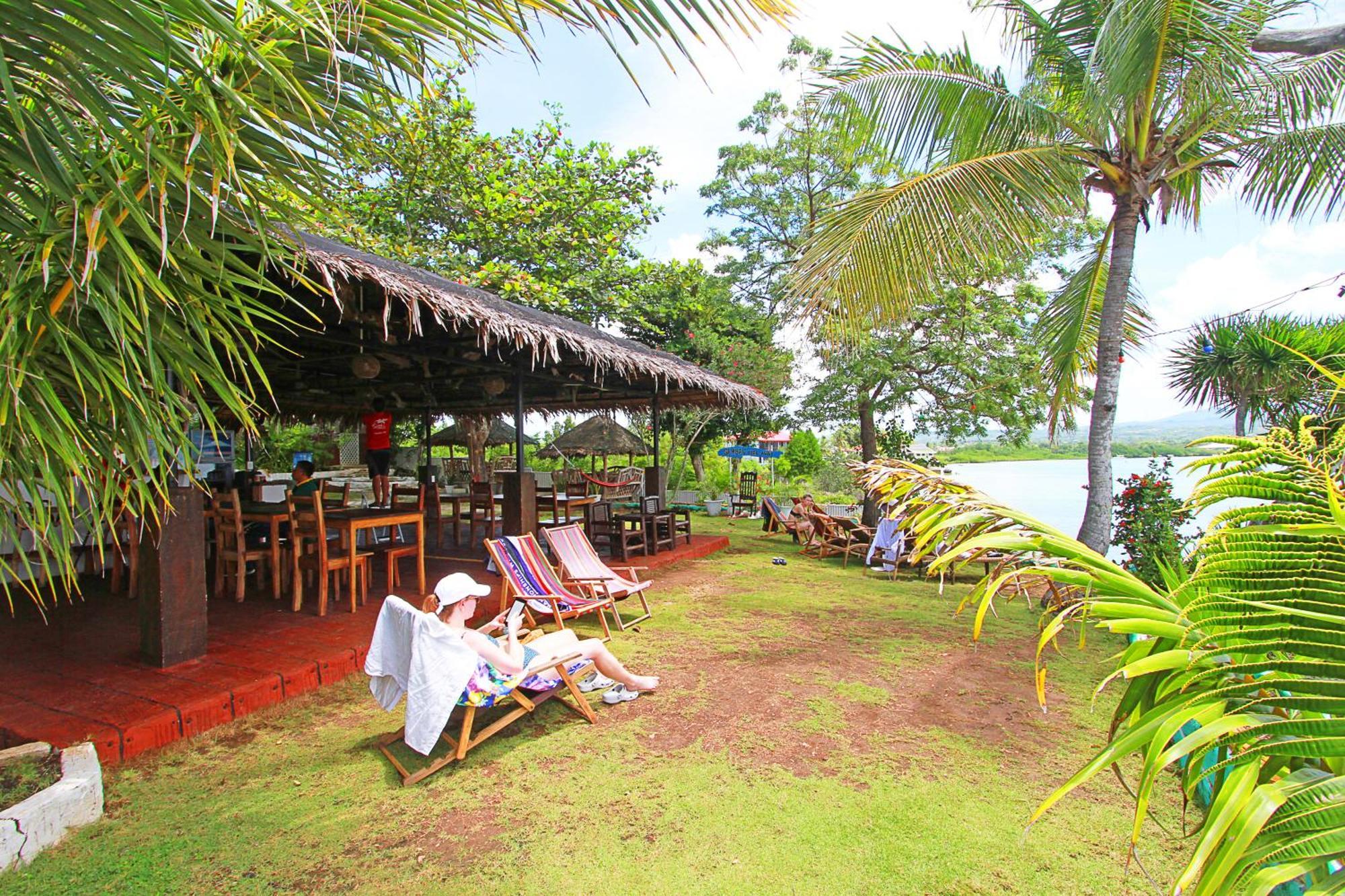 Sambag Hideaway Bungalows Moalboal Exterior photo